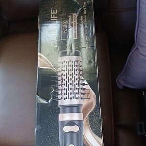 Rotating Hair Brush - Black and Gold. 2 In 1 Air Brushes.